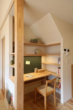Medium & Small Home Office Set Ups: Turn the balcony or a small space into a work from home corner | Colour My Living